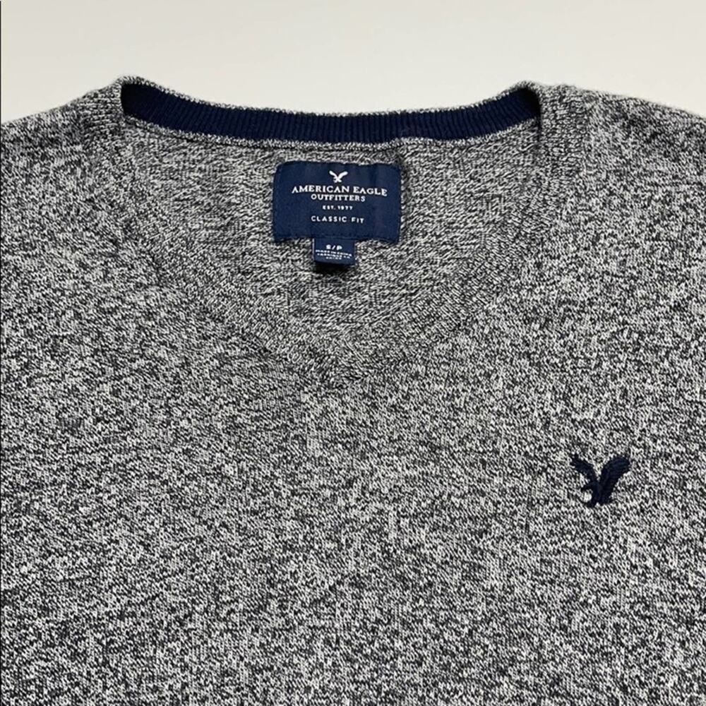 AMERICAN EAGLE Mens Small Gray V Neck Sweater